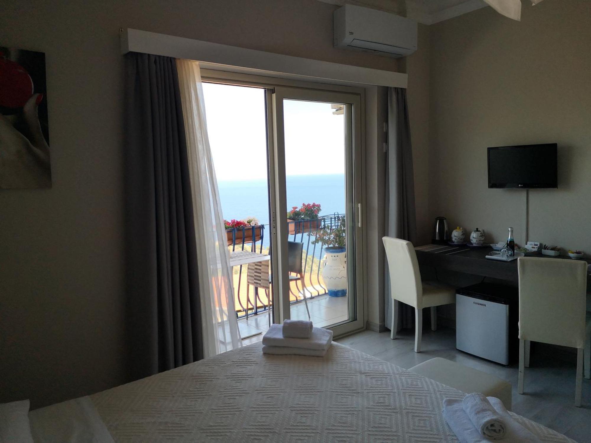 Athena Charming Rooms Taormina Room photo